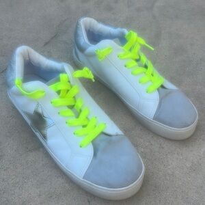 Madden Girl Linlee Silver Star Shimmer Sneaker Women's Size 8